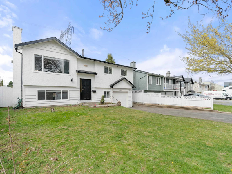 7983 126a Street, Surrey BC V3W 7J9