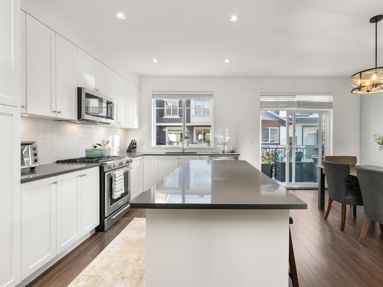 12-16357 15, Surrey, BC, V4A 0C2 - 2