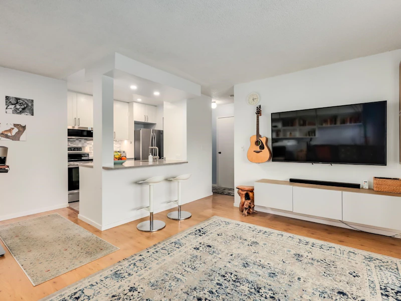 409 - 2328 Oxford Street, Vancouver BC V5L 1G3