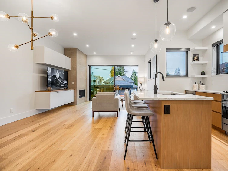 423 West Keith Road, North Vancouver, BC, V7M 1M2 - 2