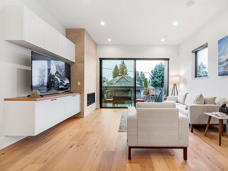 423 West Keith Road, North Vancouver, BC, V7M 1M2 - 3