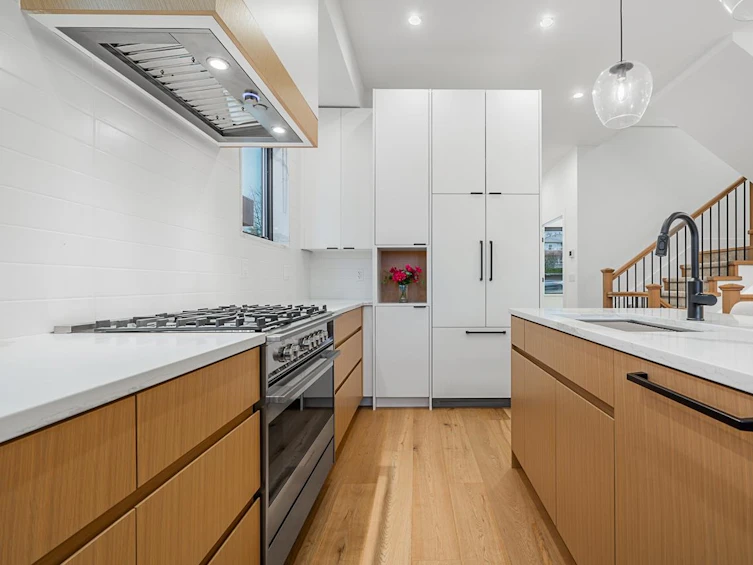 423 West Keith Road, North Vancouver, BC, V7M 1M2 - 4