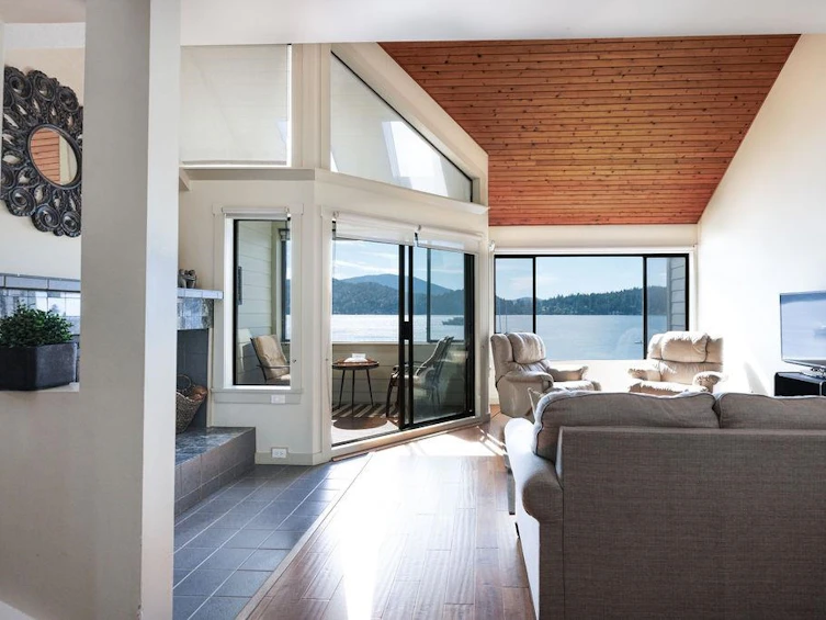 512 Marine Drive, Gibsons, BC, V0N 1V1