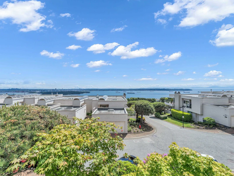 111 - 2274 Folkestone Way, West Vancouver BC V7S 2X7