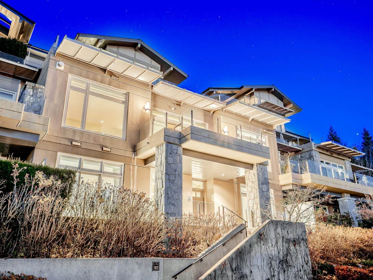 102-2575 Garden Court, West Vancouver, BC, V7S 0A2 - 2