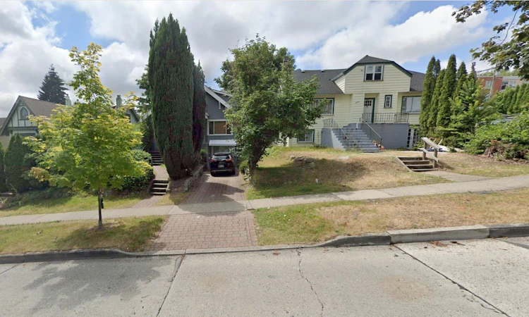 3594 W King Edward Avenue