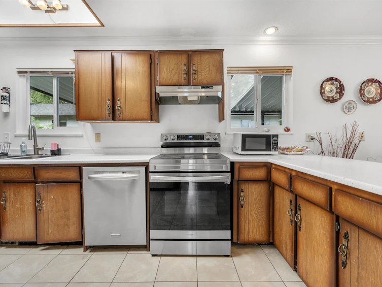14330 Melrose Drive, Surrey, BC, V3R 5R5 - 5