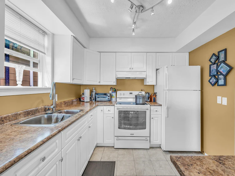 15187 Victoria Avenue, Surrey, BC, V4B 1G5 - 18