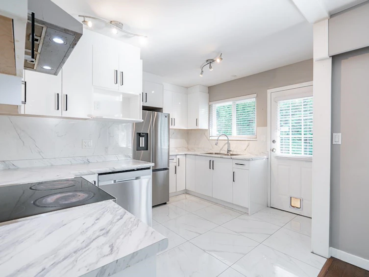 14848 Blackbird Crescent, Surrey, BC, V3R 4W6 - 14