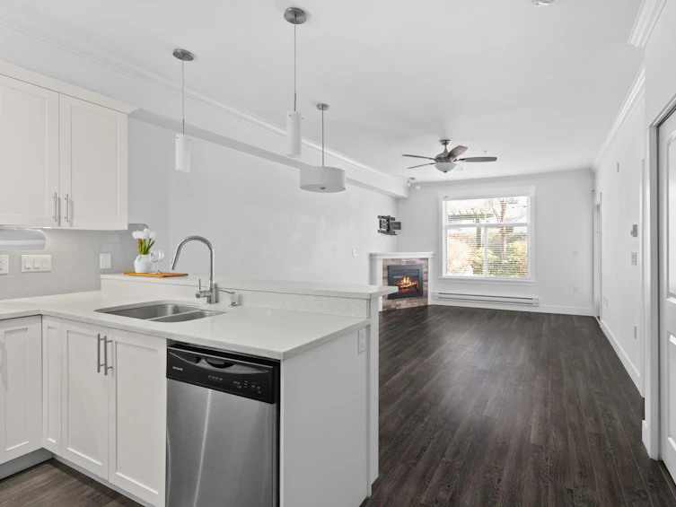 120-8183 121a, Surrey, BC, V3W 1S7