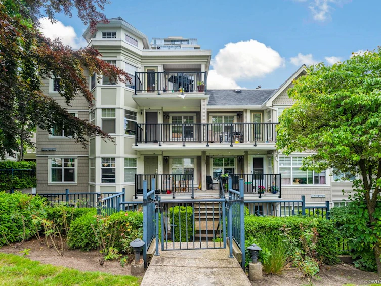 101-7038 21st Avenue, Burnaby, BC, V5E 2Y9