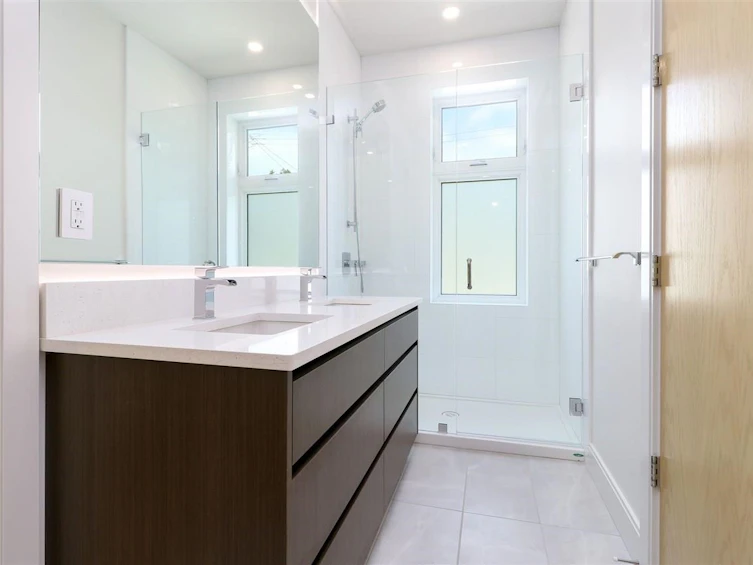 5970 Grant Street, Burnaby, BC, V5B 2K4 - 14