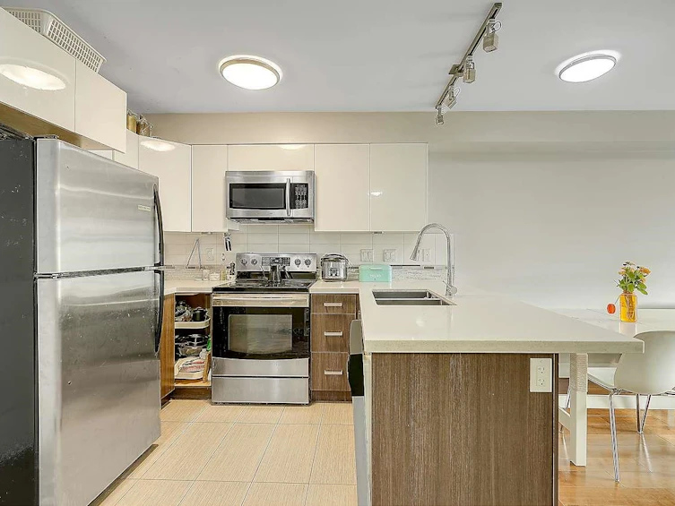 306-2408 E Broadway Street, Vancouver, BC, V5M 4T9 - 9