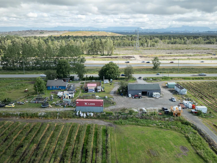8442 Ladner Trunk Road, Delta, BC, V4K 3N3 - 14