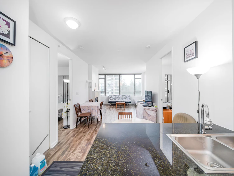 806-7368 Sandborne Avenue, Burnaby, BC, V3N 5C5 - 5
