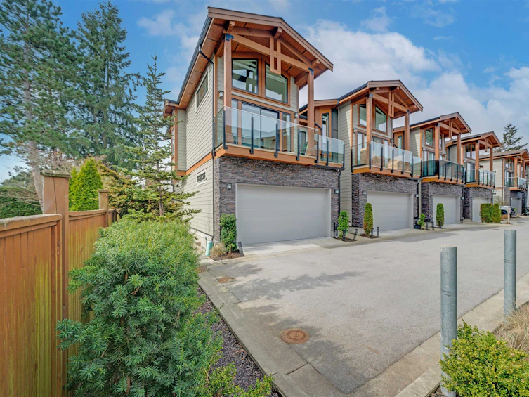 8-1454 162b, Surrey, BC, V4A 9W9