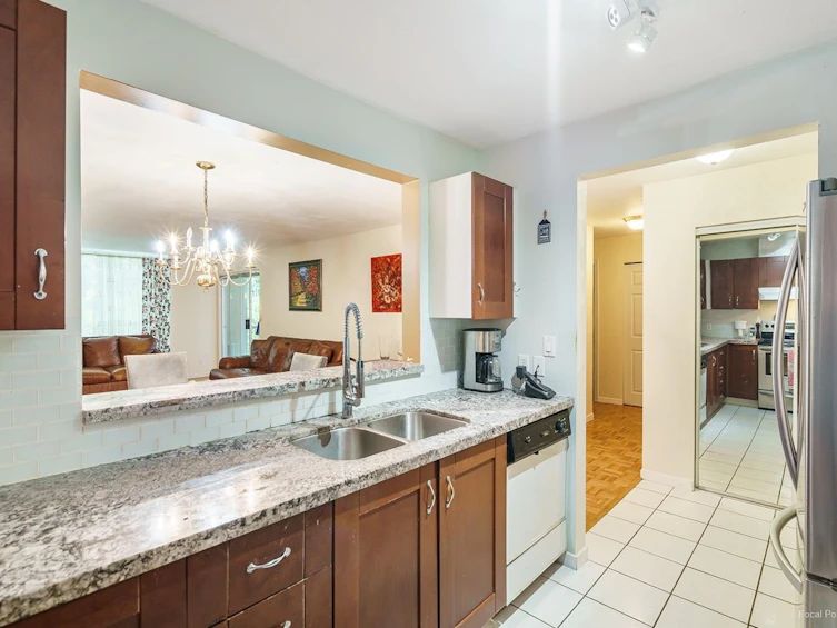 206-9767 140 Street, Surrey, BC, V3T 5S4 - 15