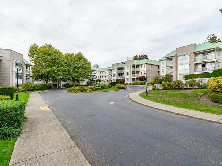 206-9767 140 Street, Surrey, BC, V3T 5S4 - 28