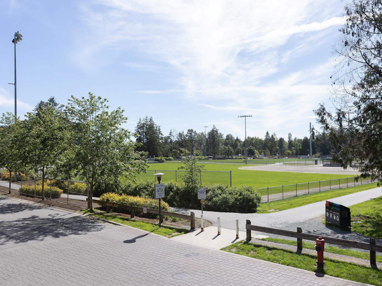212-8328 207a, Langley, BC, V2Y 0K5 - 5