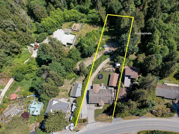 7900 Fawn Road, Halfmoon Bay, BC, V7Z 1C8 - 28