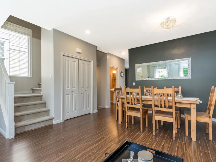 6920 208a Street, Langley, BC, V2Y 0G1 - 6