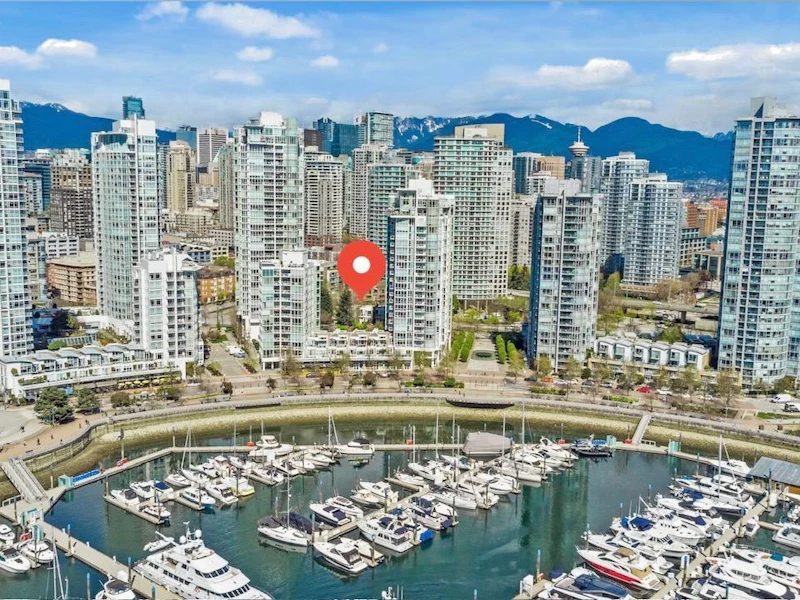 3R - 1077 Marinaside Crescent, Vancouver BC V6Z 2Z5