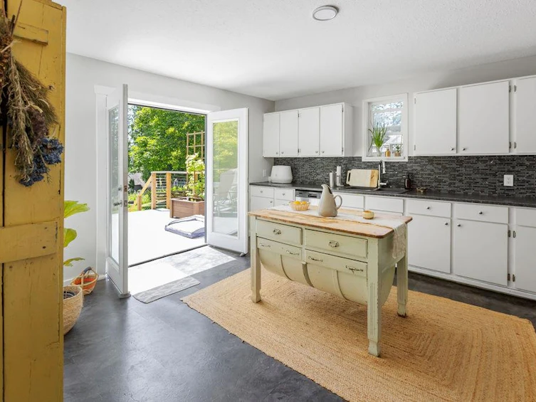 946 Gower Point Road, Gibsons, BC, V0N 1V3 - 8