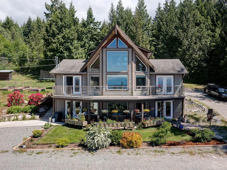 2284 Pixton Road, Gibsons, BC, V0N 2W5