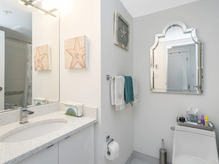 501-14955 Victoria, Surrey, BC, V4B 1G2 - 14