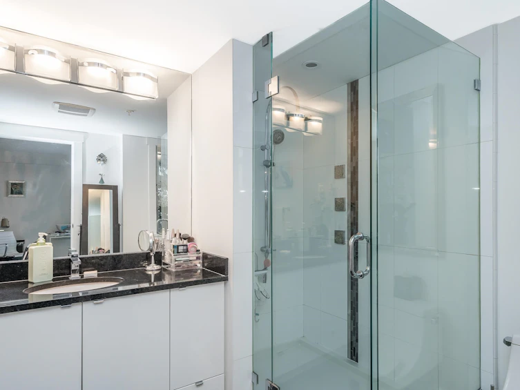 501-14955 Victoria, Surrey, BC, V4B 1G2 - 17