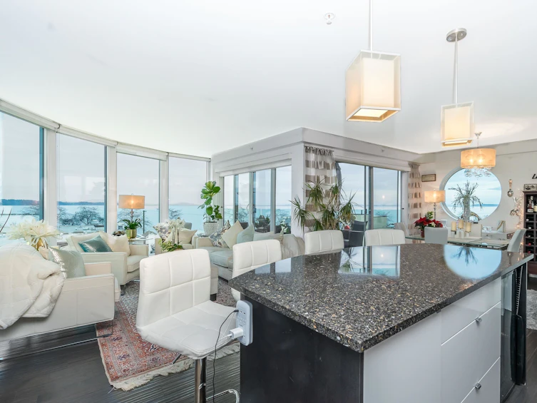 501-14955 Victoria, Surrey, BC, V4B 1G2