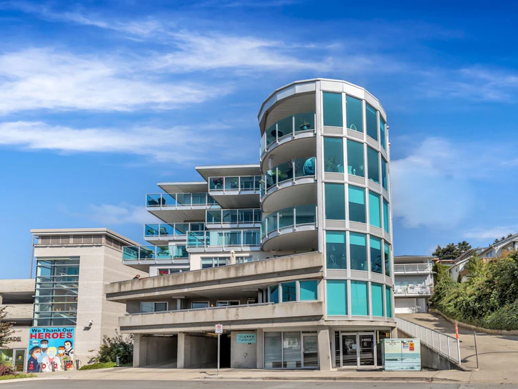501-14955 Victoria, Surrey, BC, V4B 1G2 - 2