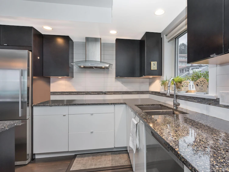 501-14955 Victoria, Surrey, BC, V4B 1G2 - 8