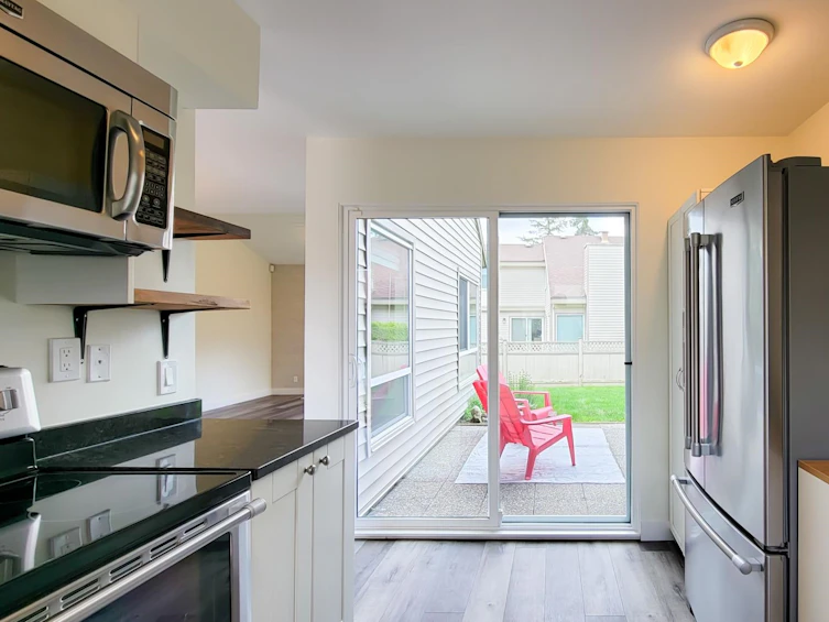 6079 West Greenside Drive, Surrey, BC, V3S 5M8 - 3