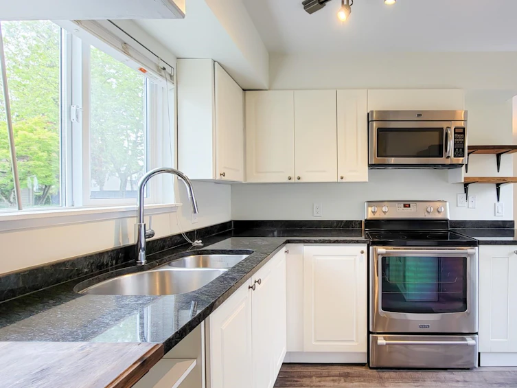 6079 West Greenside Drive, Surrey, BC, V3S 5M8 - 6