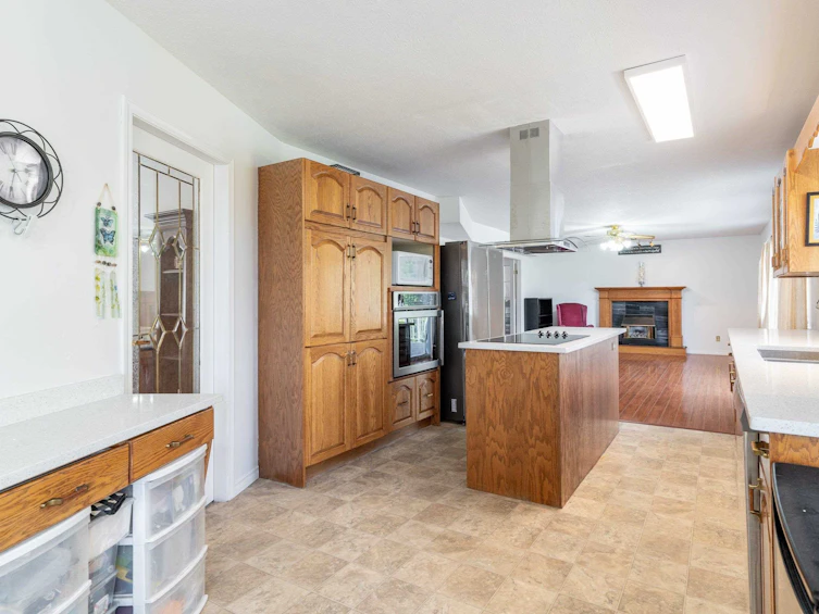 14685 Wellington Drive, Surrey, BC, V3R 0A4 - 9