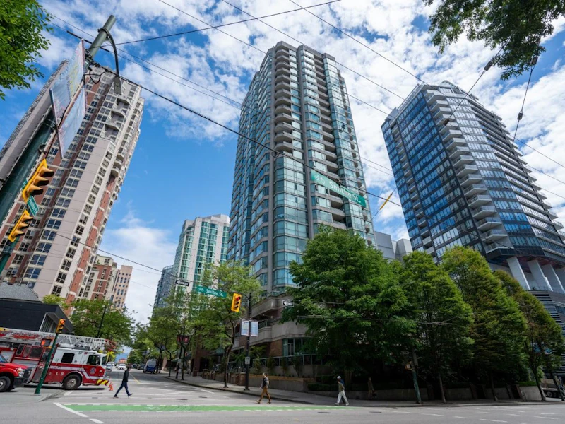 1302 - 888 Hamilton Street, Vancouver BC V6B 5W4