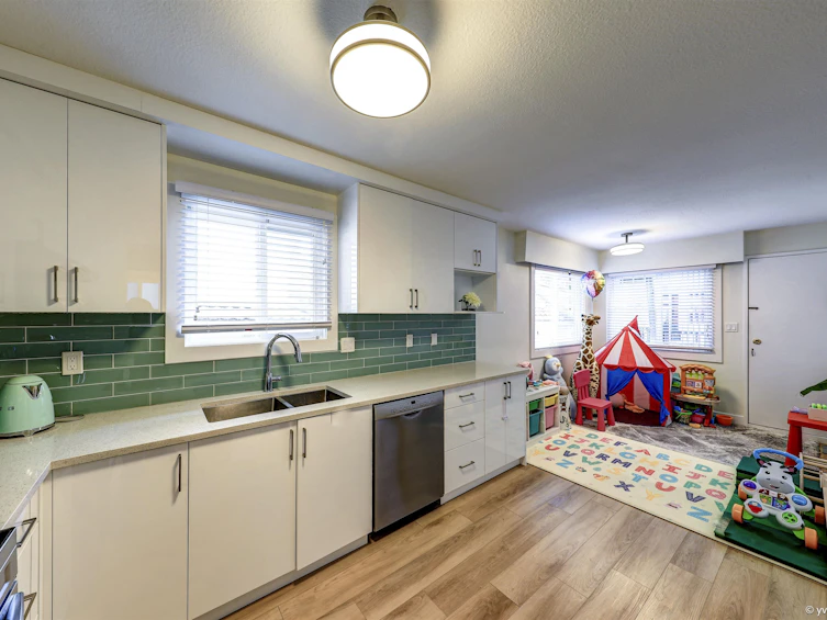 1730 E 36th Avenue, Vancouver, BC, V5P 1C5 - 16