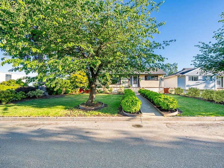 3796 Peter Street, Burnaby, BC, V5J 1N4 - 2