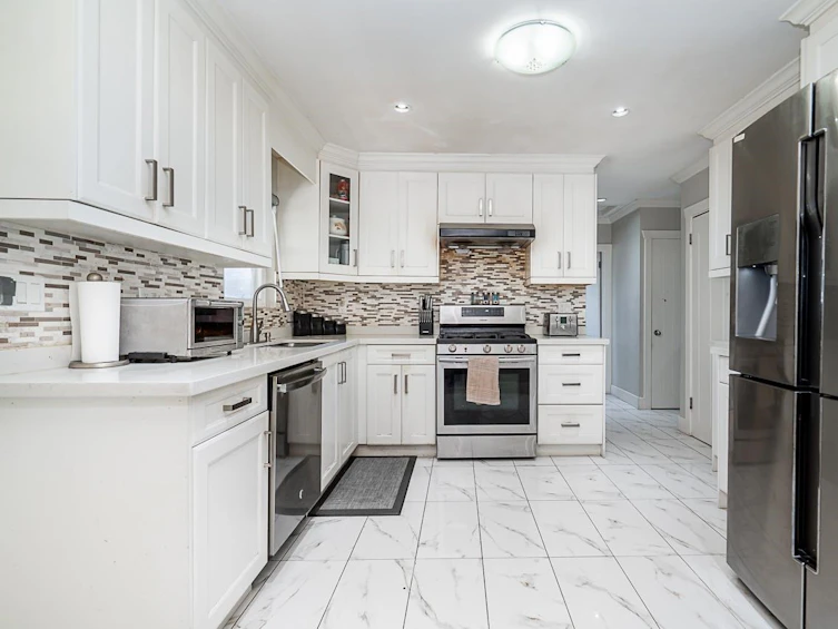 3796 Peter Street, Burnaby, BC, V5J 1N4 - 8