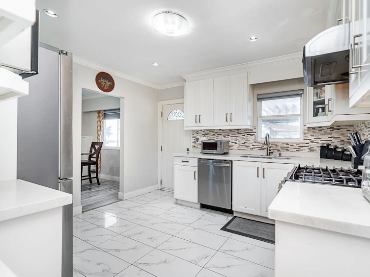 3796 Peter Street, Burnaby, BC, V5J 1N4 - 10
