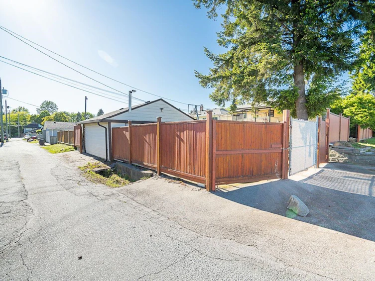 3796 Peter Street, Burnaby, BC, V5J 1N4 - 32