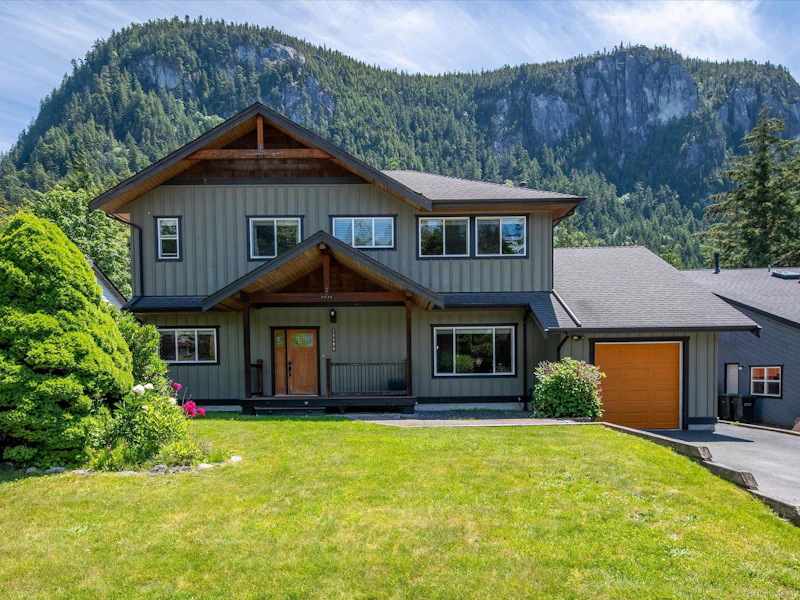 38590 Westway Avenue, Squamish BC V8B 0T6