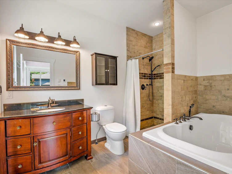 38590 Westway Avenue, Squamish, BC, V8B 0W4 - 33