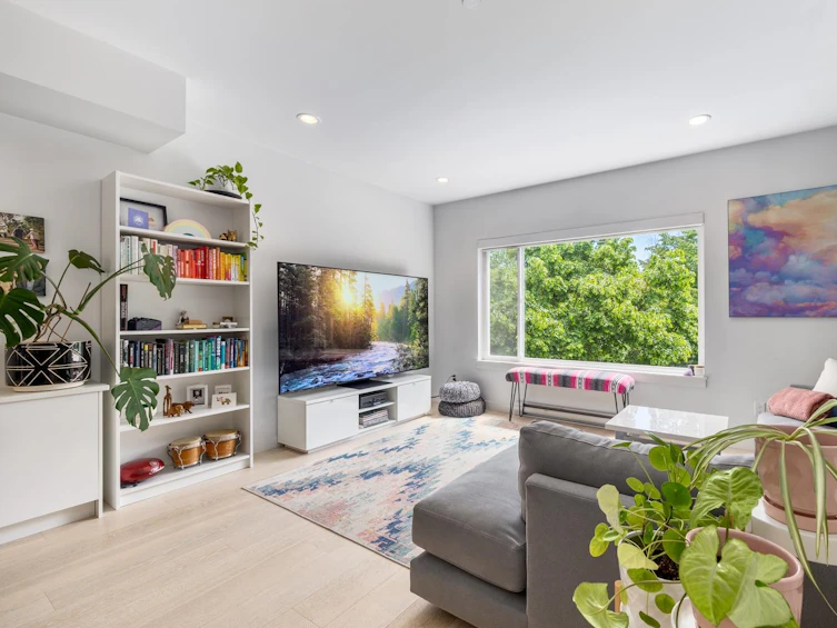 109-453 East 16th Avenue, Vancouver, BC, V5T 2T8 - 2