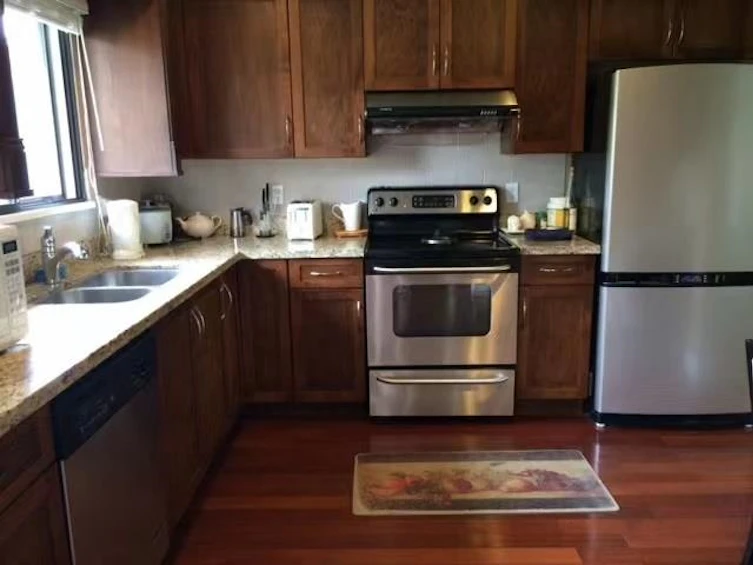 14728 17 Avenue, Surrey, BC, V4A 5N6 - 14