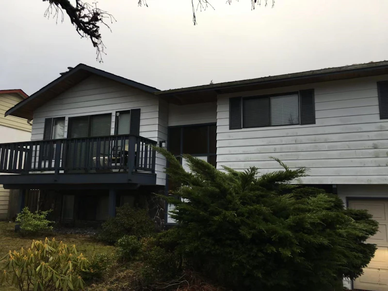 14728 17th Avenue, Surrey BC V4A 5N6