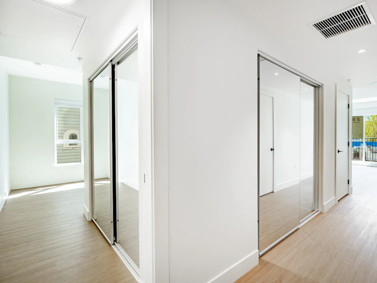 203-2235 East Broadway, Vancouver, BC, V5N 1W8 - 3