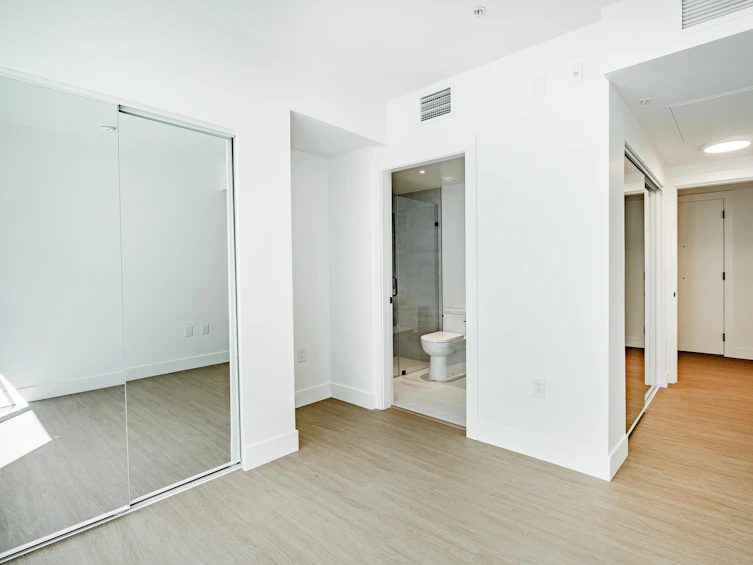 203-2235 East Broadway, Vancouver, BC, V5N 1W8 - 4
