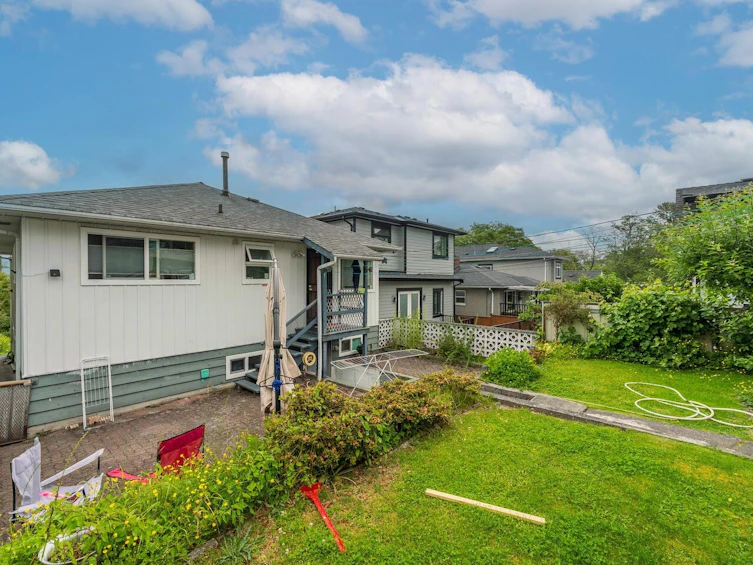 2852 East 23rd Avenue, Vancouver, BC, V5R 1B1 - 2
